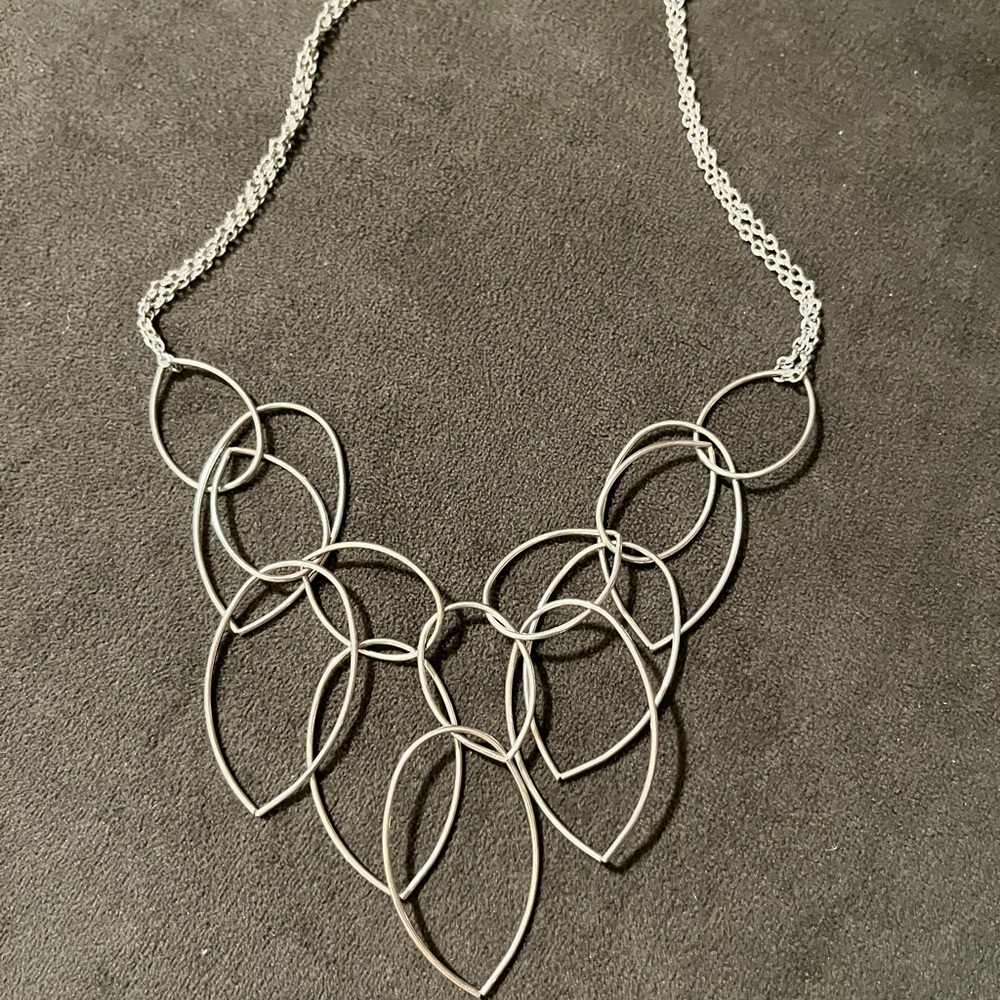 Chic Silver Leaf Necklace